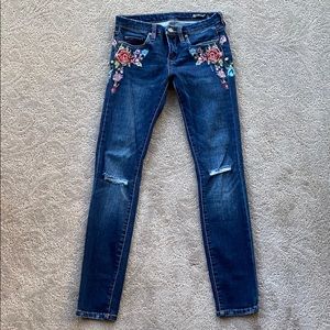 BlankNYC embroidered skinny jean